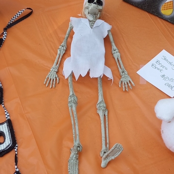 Halloween Nurse Skeleton - Picture 3 of 7